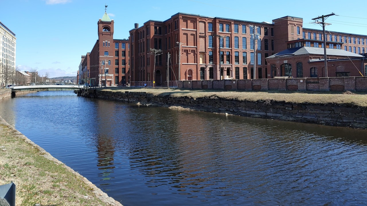 Advantages of an Injection Molding Machine